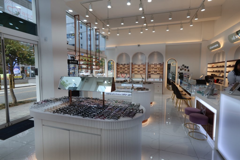 안경 처방전 및 개인 건강 기록 관리