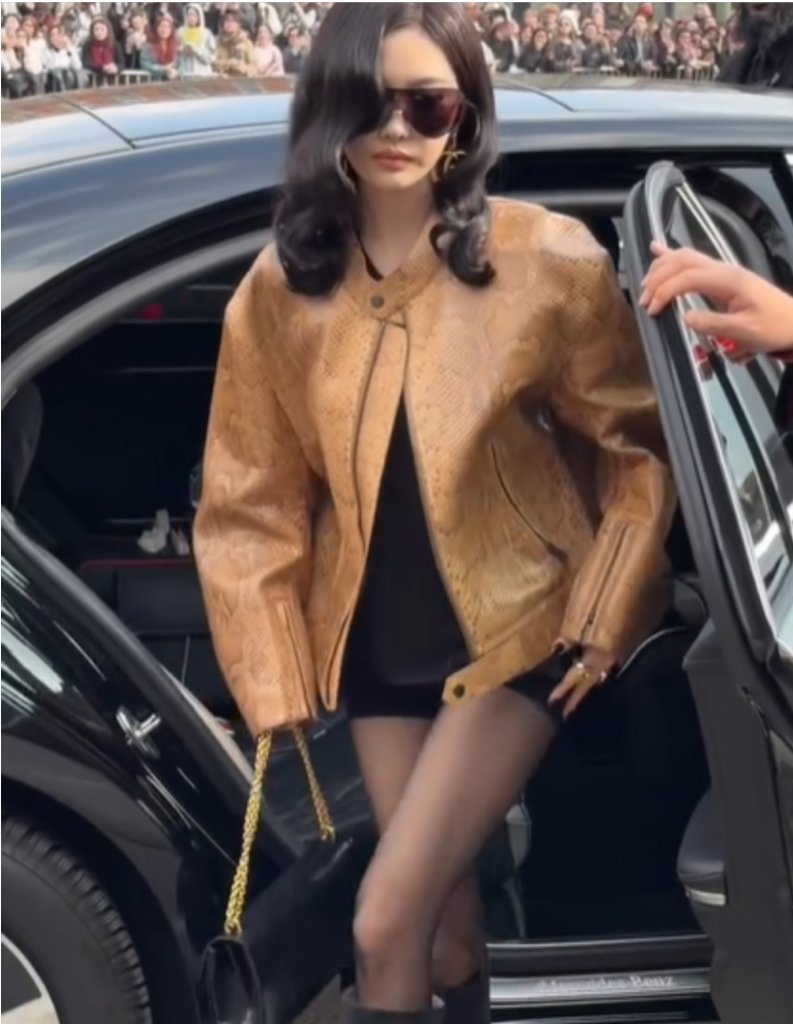 시크한 분위기의 닝닝 스타일링