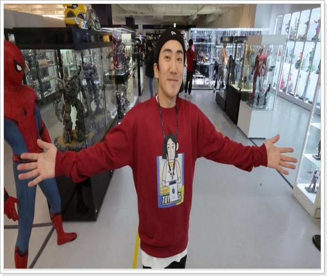 토이뮤지엄 내부 전시의 다양한 장르별 구성