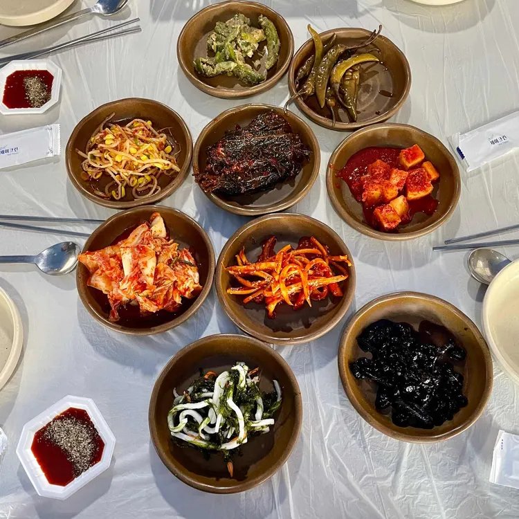 봄나물과 집된장찌개로 차린 아침 밥상