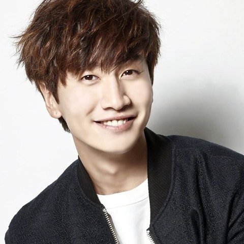 이선빈과 반려견의 공원 산책 모습