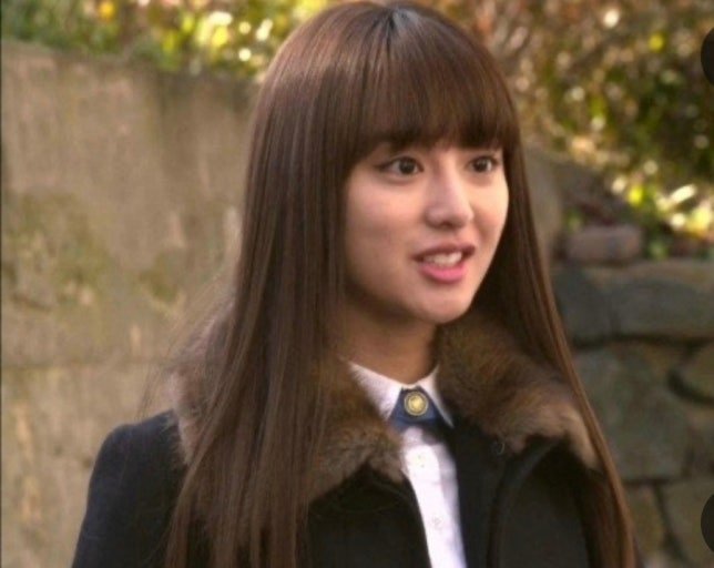 김지원의 다양한 헤어스타일 변화 과정