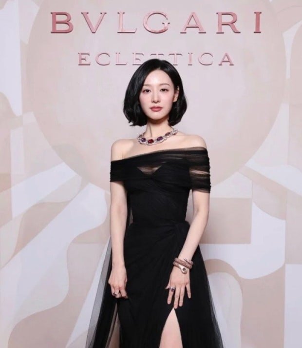 화보에서 보여주는 청순한 단발 이미지