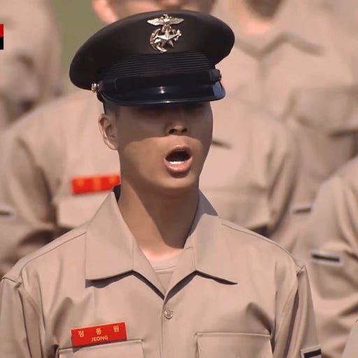 훈장을 수여받는 정동원의 표정