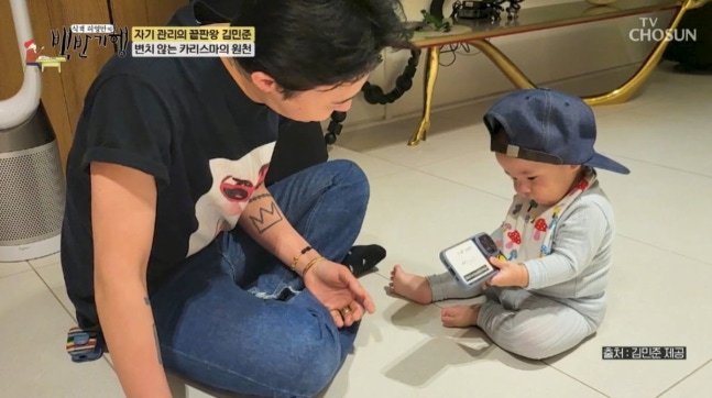 지드래곤과 조카가 함께 놀이하는 모습