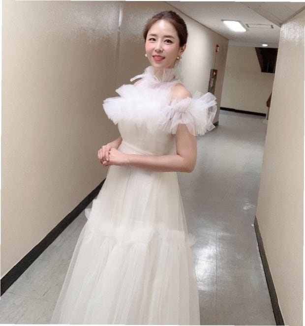 야외 웨딩 촬영, 자연광 아래의 신랑 신부