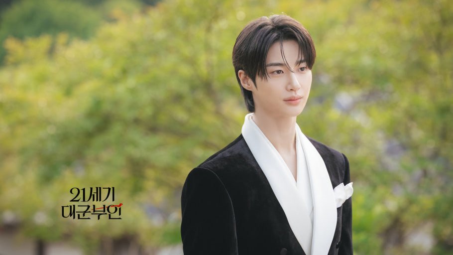 아이유 21세기 대군부인 OST 의상