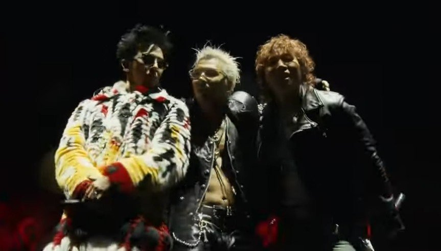 2026 코첼라 무대에 선 빅뱅의 강렬한 조명과 무대 구성