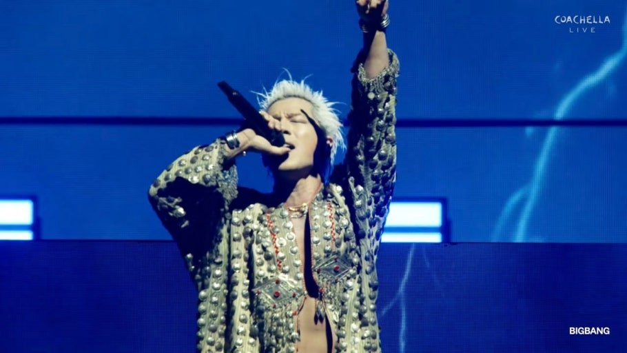 대성의 진지하고 집중된 무대 표정