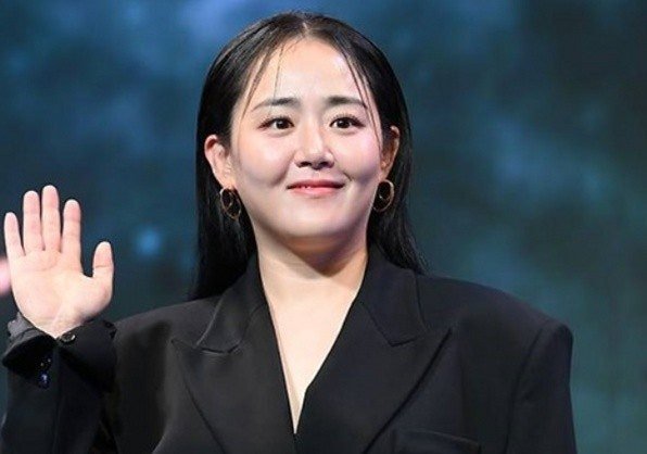 교복을 입은 배우 문근영의 청순한 모습