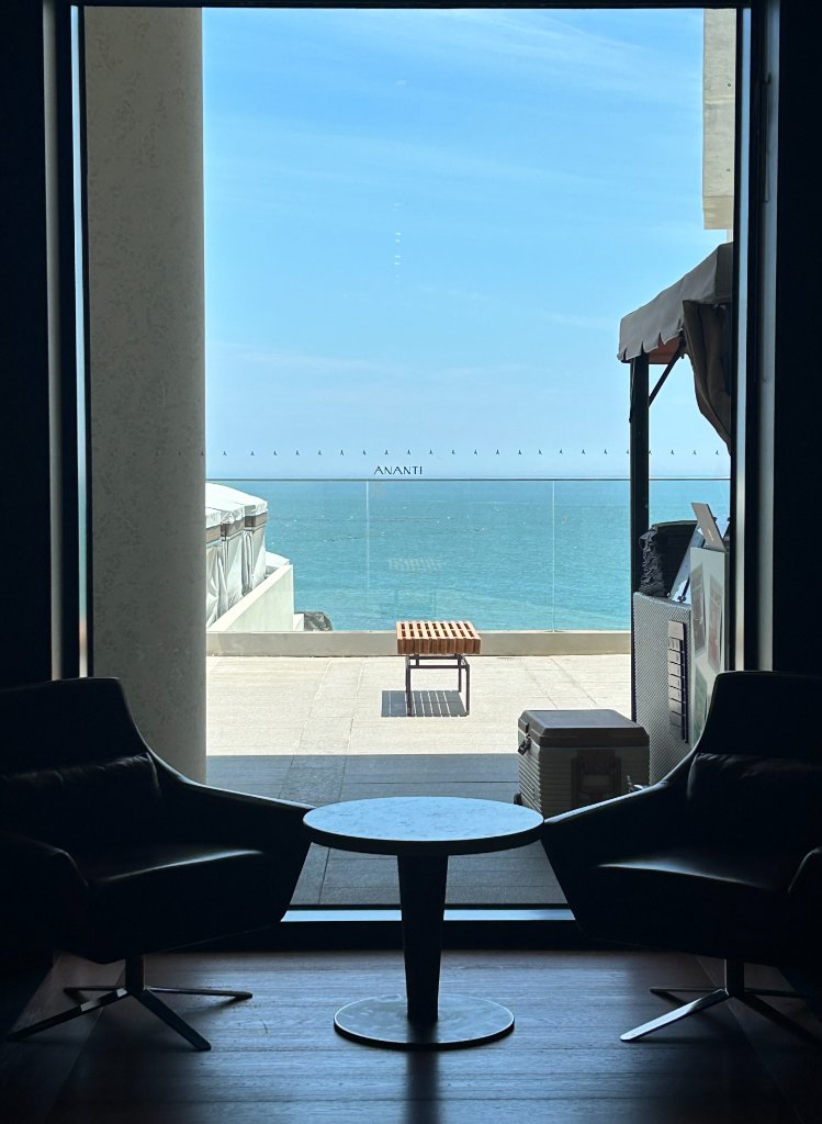 아난티 코브 인피니티풀과 노을 경관