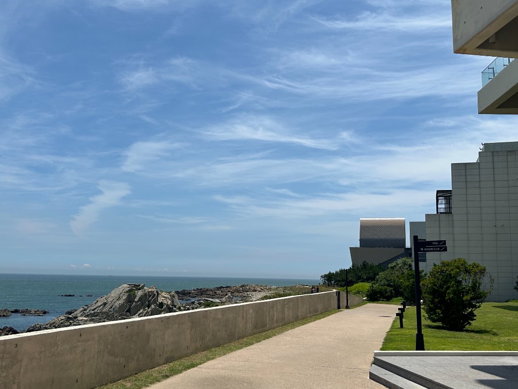 아난티 코브 리조트 복도와 상점가 경관