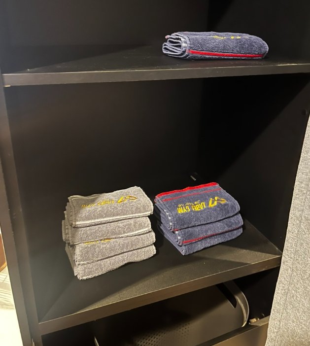 샤워실의 블랙골드 부스 설계