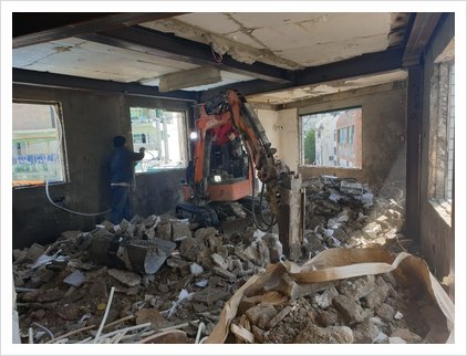 인테리어 완성 후 카페풍 분위기의 내부 공간