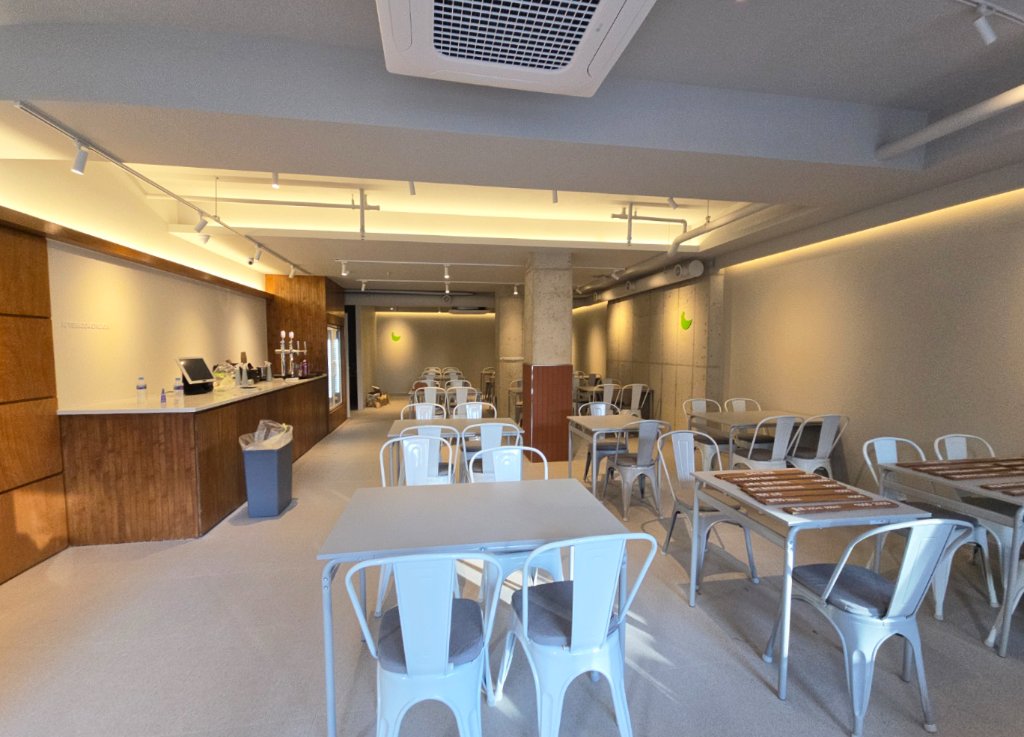 40평 규모 치킨집 카페 콘셉트 인테리어의 전체 공간