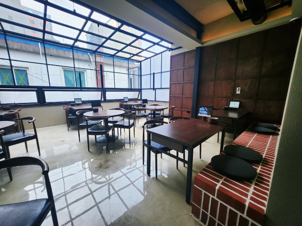 기존 외관 형태를 살리면서 새로운 기능을 더한 끄티집