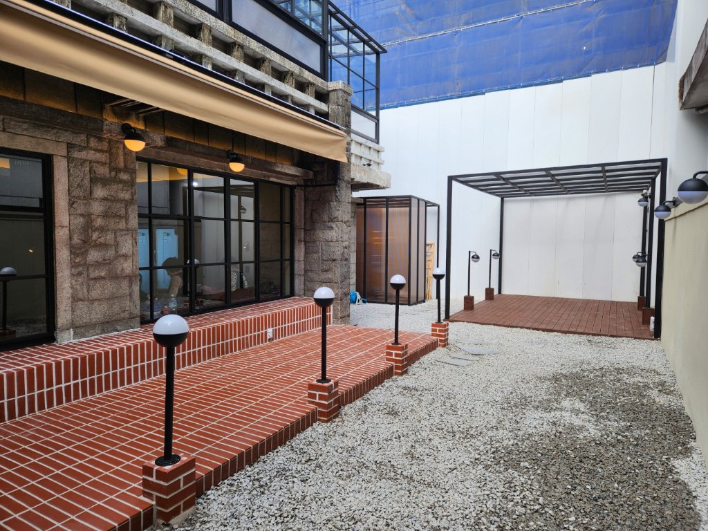 체인점공사의 완성 과정을 보여주는 현장 모습