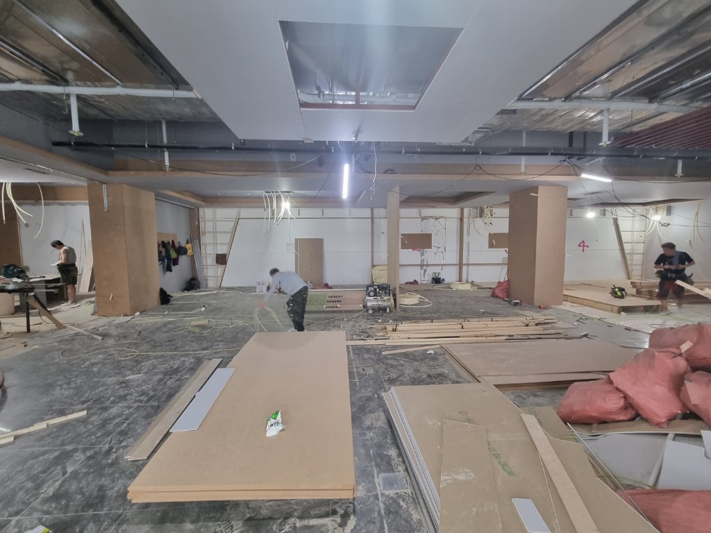 다양한 크기로 구성된 회의실들