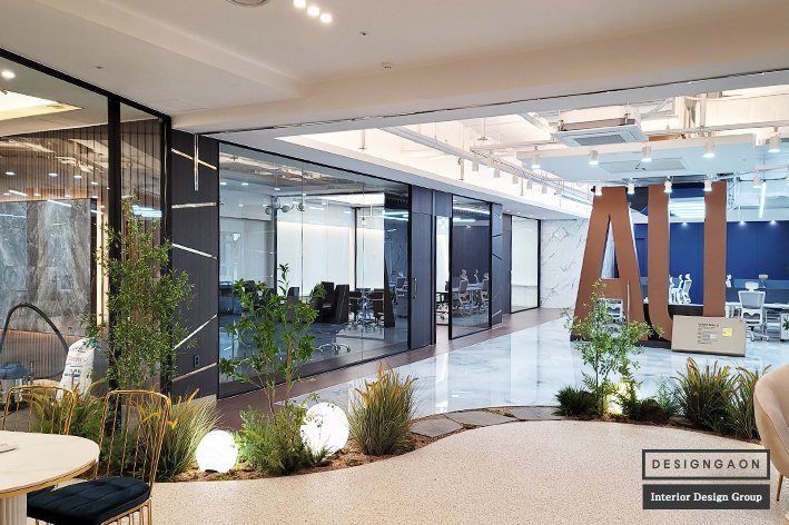 오픈 구조의 업무 공간과 효율적인 동선