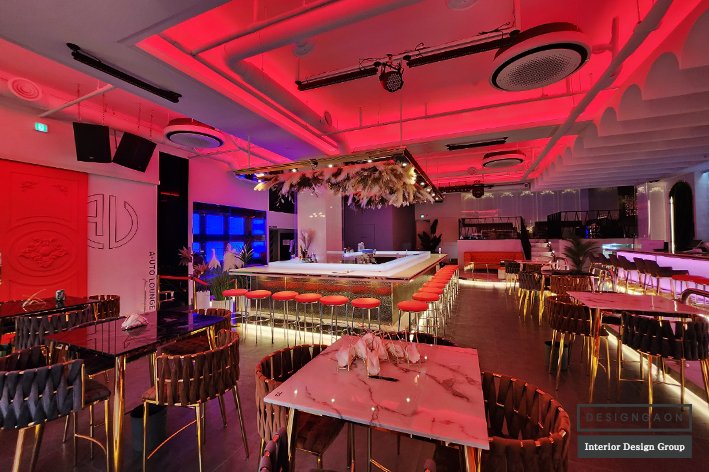 거울 반사를 활용한 계단실 공간 확장