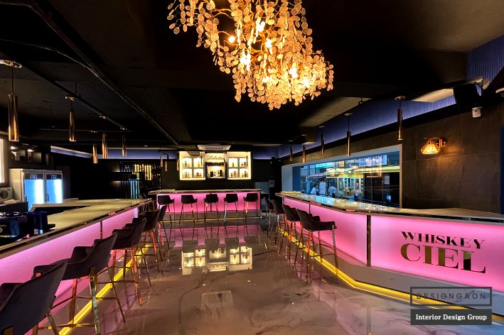 부산 경대 위스키바의 블루톤 외관과 코너 입지 활용