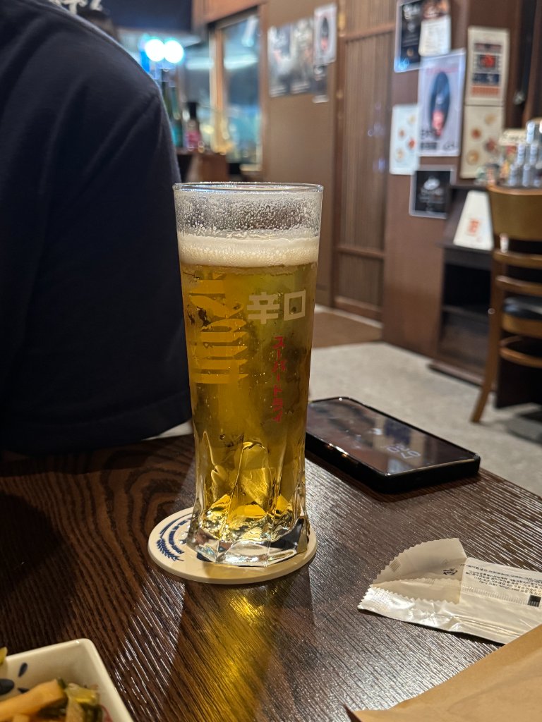 다양한 종류의 오뎅과 주류 메뉴판