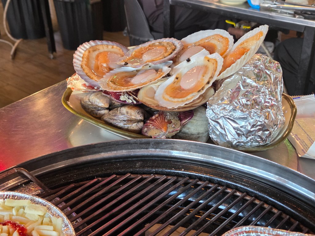 월미도 대박조개구이 식당 전경