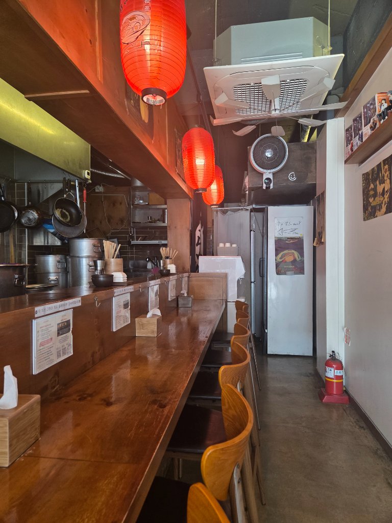 키오스크 주문 시스템과 매장 내부 좌석 배치