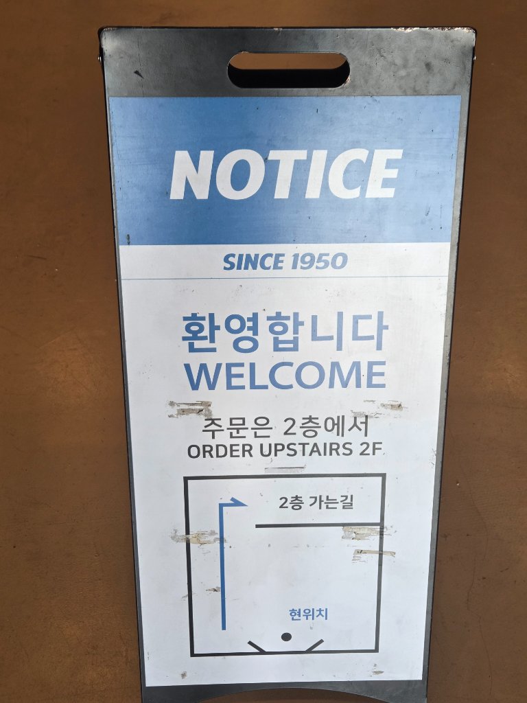 노티스까페의 까눌레와 디저트들