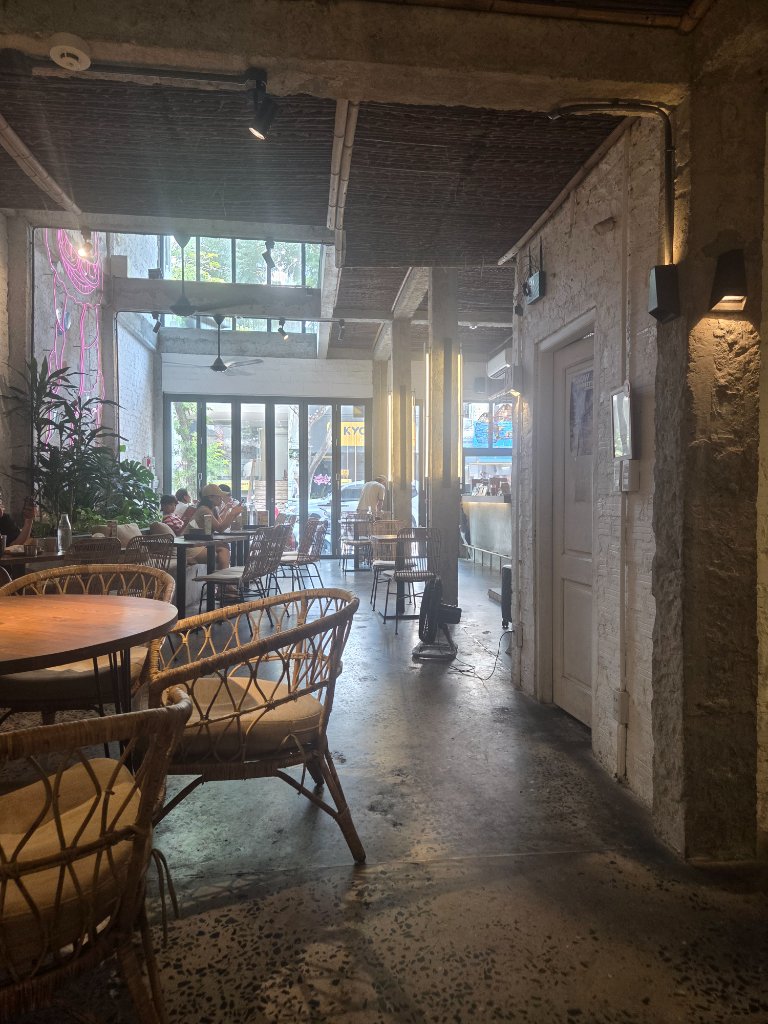 감자튀김과 윙봉 등 사이드 메뉴