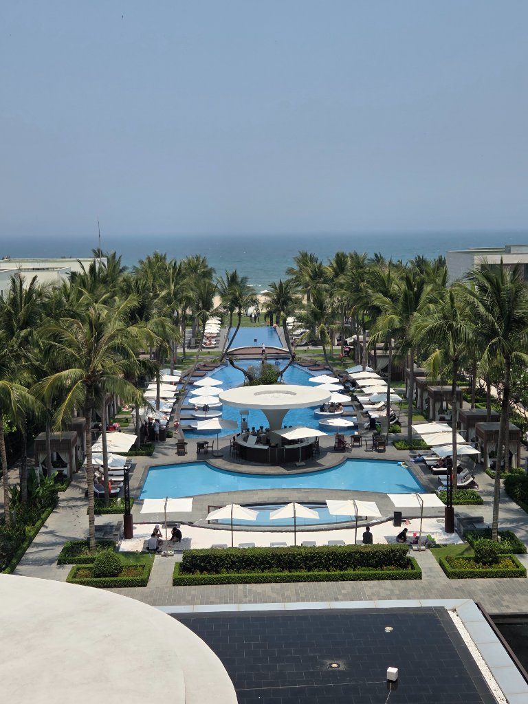 다낭 신라모노그램 로비와 현관의 우아한 인테리어