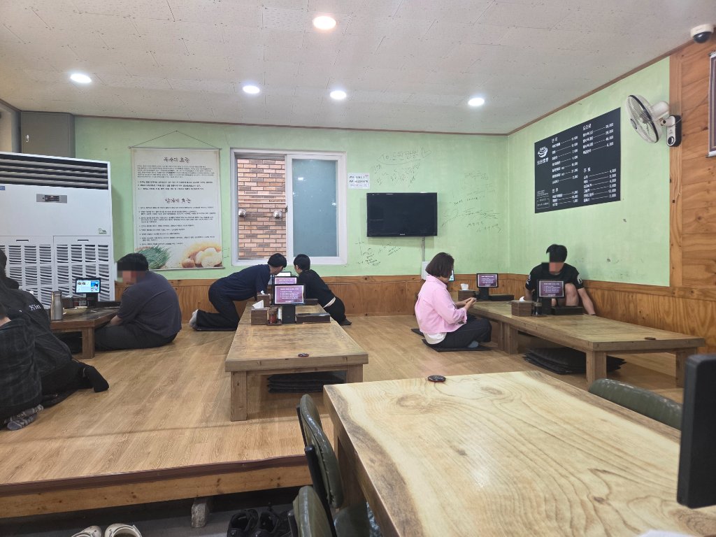 뚝배기에 담긴 진한 국물의 짬뽕