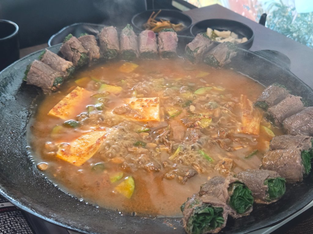 초원 메뉴판과 밑반찬